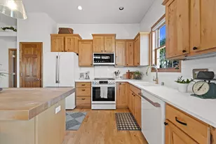 1758 Bess Ct, Oconomowoc, WI 53066 - Photo 14