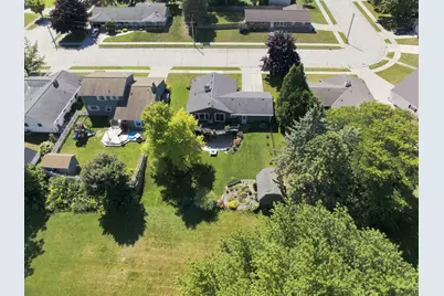 1668  Atlanta Cir, Manitowoc, WI 54220 - Photo 4