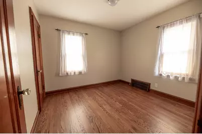2077 S 107th St, West Allis, WI 53227 - Photo 12