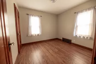 2077 S 107th St, West Allis, WI 53227 - Photo 12