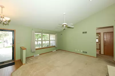 6652 S Scenic Ct, Franklin, WI 53132 - Photo 4