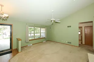 6652 S Scenic Ct, Franklin, WI 53132 - Photo 4