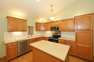 6652 S Scenic Ct, Franklin, WI 53132 - Photo 8