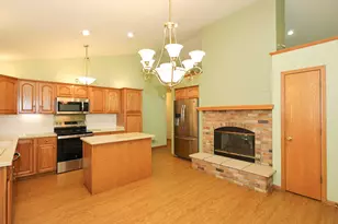6652 S Scenic Ct, Franklin, WI 53132 - Photo 6
