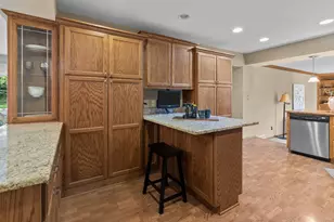 S25W27059 Winnebago Way, Waukesha, WI 53188 - Photo 14
