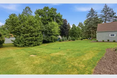 202 S Highland Ave, Thiensville, WI 53092 - Photo 22