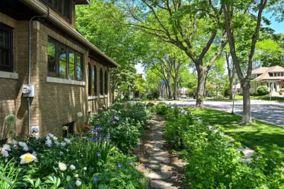2405 N 73rd St, Wauwatosa, WI 53213 - Photo 48