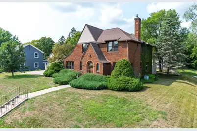 1529  Cass St, La Crosse, WI 54601 - Photo 2