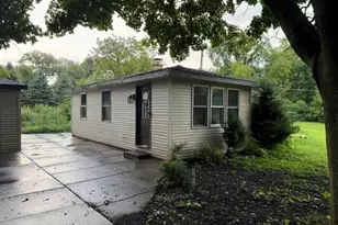 7105 Old Spring St, Racine, WI 53406 - Photo 6