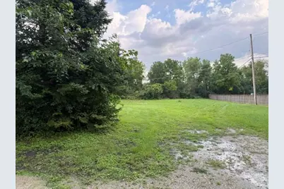 7105  Old Spring St, Racine, WI 53406 - Photo 4