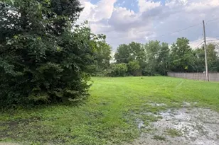 7105 Old Spring St, Racine, WI 53406 - Photo 4