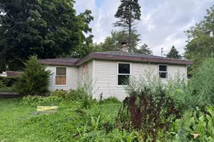 7105 Old Spring St, Racine, WI 53406 - Photo 10