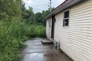 7105 Old Spring St, Racine, WI 53406 - Photo 12