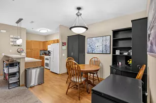 460 N Silverbrook Dr, West Bend, WI 53090 - Photo 12