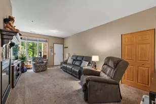 460 N Silverbrook Dr, West Bend, WI 53090 - Photo 4