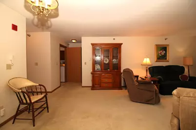 715  Canterberry Ct #215, West Bend, WI 53090 - Photo 8