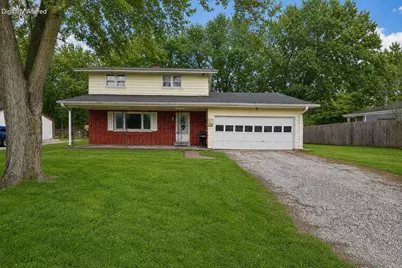 3749  Debby Ln, Racine, WI 53126 - Photo 2