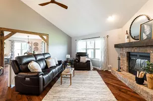 1052 Summer Creek Rd, Oconomowoc, WI 53066 - Photo 6