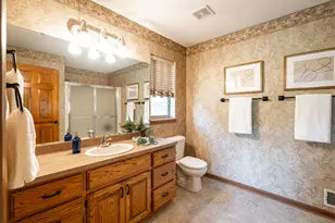 1052 Summer Creek Rd, Oconomowoc, WI 53066 - Photo 12