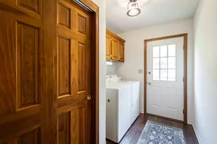 1052 Summer Creek Rd, Oconomowoc, WI 53066 - Photo 14