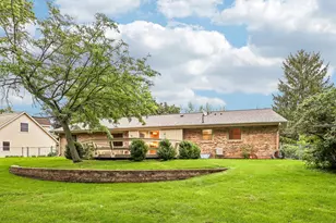 928 Tanglewood Ct, Oconomowoc, WI 53066 - Photo 2