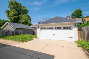 7442 Lincoln Pl, Wauwatosa, WI 53213 - Photo 26