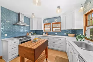 7442 Lincoln Pl, Wauwatosa, WI 53213 - Photo 12