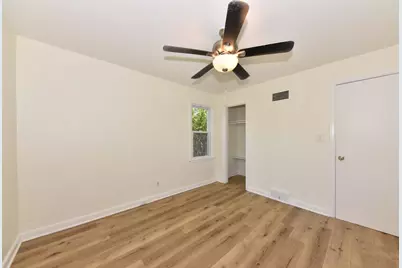 7937 W Townsend St, Milwaukee, WI 53222 - Photo 14