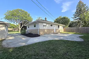 2997 S 105th St, West Allis, WI 53227 - Photo 32