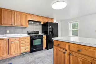 825 St Patrick St, Racine, WI 53402 - Photo 8
