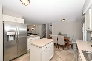2846 W Briarwood Dr, Franklin, WI 53132 - Photo 14