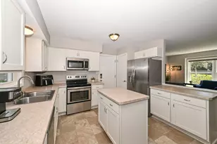 2846 W Briarwood Dr, Franklin, WI 53132 - Photo 16