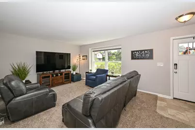 2846 W Briarwood Dr, Franklin, WI 53132 - Photo 8