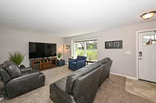 2846 W Briarwood Dr, Franklin, WI 53132 - Photo 8