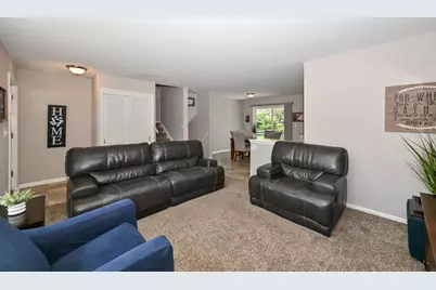 2846 W Briarwood Dr, Franklin, WI 53132 - Photo 6