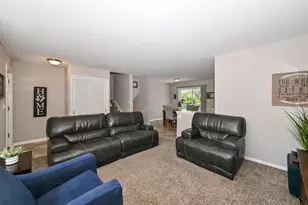 2846 W Briarwood Dr, Franklin, WI 53132 - Photo 6