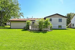 2846 W Briarwood Dr, Franklin, WI 53132 - Photo 38