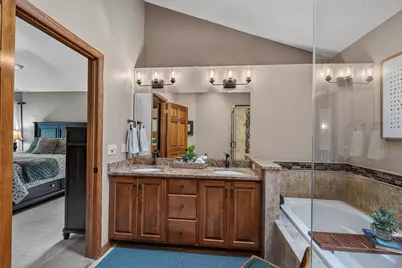 13830 W Linfield Dr, New Berlin, WI 53151 - Photo 34