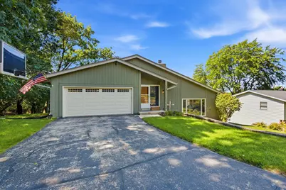 719  Wexford Way, Hartland, WI 53029 - Photo 1