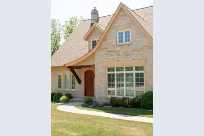 1046  Edinborough Ct, Geneva, WI 53147 - Photo 2