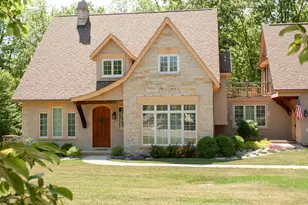 1046 Edinborough Ct, Geneva, WI 53147 - Photo 1