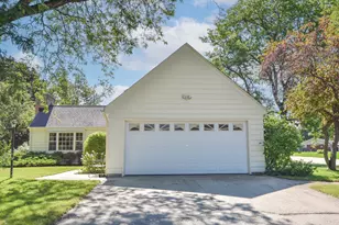 7758 N Berwyn Ave, Glendale, WI 53209 - Photo 4