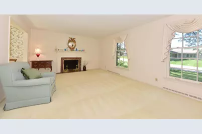 7758 N Berwyn Ave, Glendale, WI 53209 - Photo 10