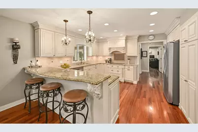 20740  Bartlett Ct, Brookfield, WI 53045 - Photo 2
