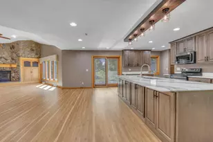4564 Broadway St, Manitowoc, WI 54220 - Photo 10