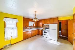 1109 Flambeau St, Manitowoc, WI 54220 - Photo 6