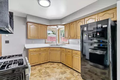 10923 W Cameron Ave, Milwaukee, WI 53225 - Photo 6