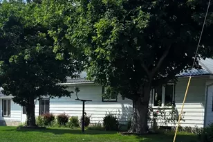 1403 Academy St, Elroy, WI 53929 - Photo 2