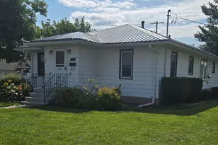1403 Academy St, Elroy, WI 53929 - Photo 4