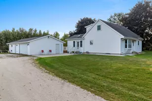 5531 Luckow Ln, Newton, WI 54220 - Photo 2